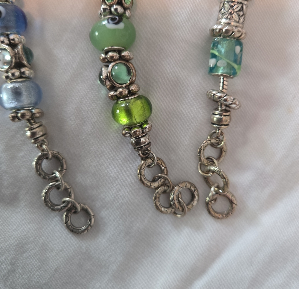 Green Glass Bead Two-Strand Women's Bracelet - Picture 4 of 4